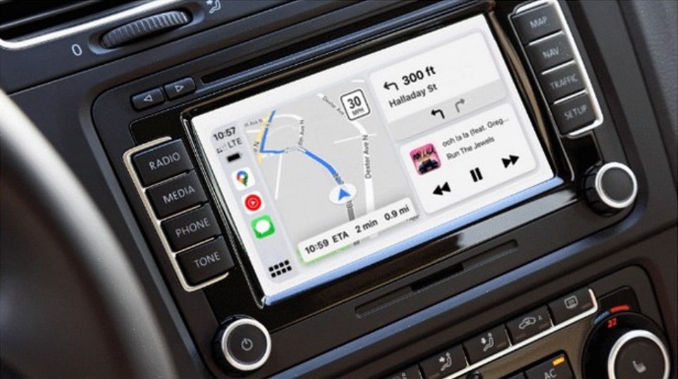 Is Google Maps compatible with Apple's CarPlay Dashboard mode
