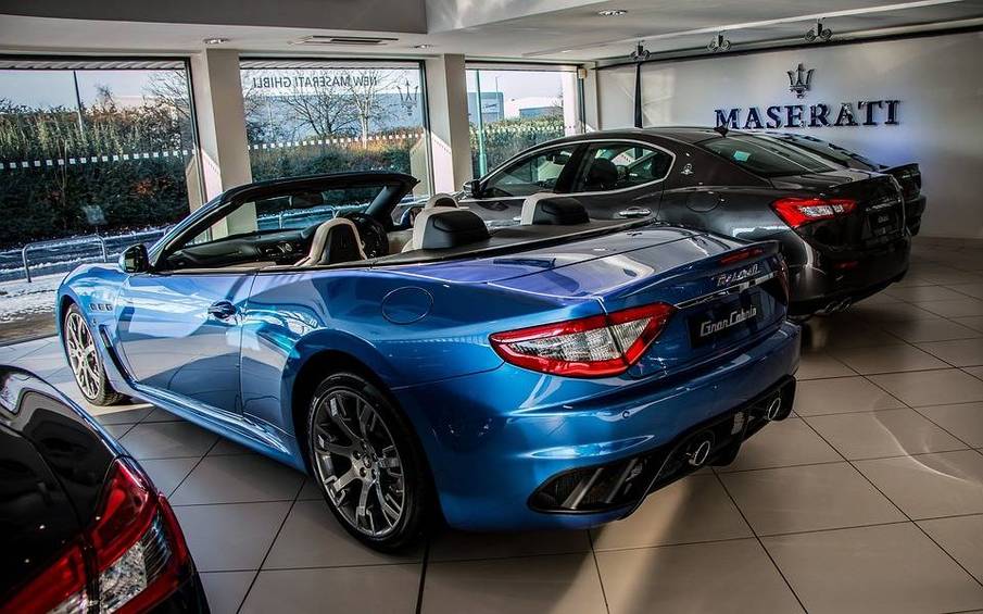 Installing Carplay in a Maserati GranCabrio