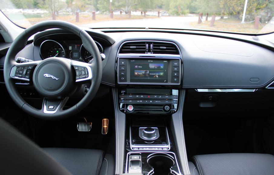 Jaguar F-Pace Carplay