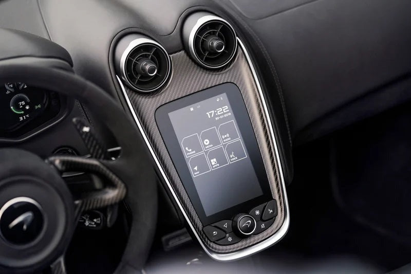 The ultimate driving experience with Apple Carplay in McLaren