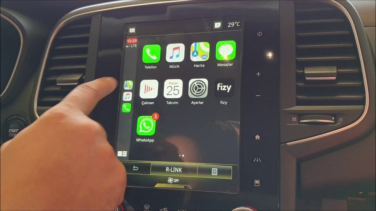 Apple CarPlay in a Renault R-Link 2