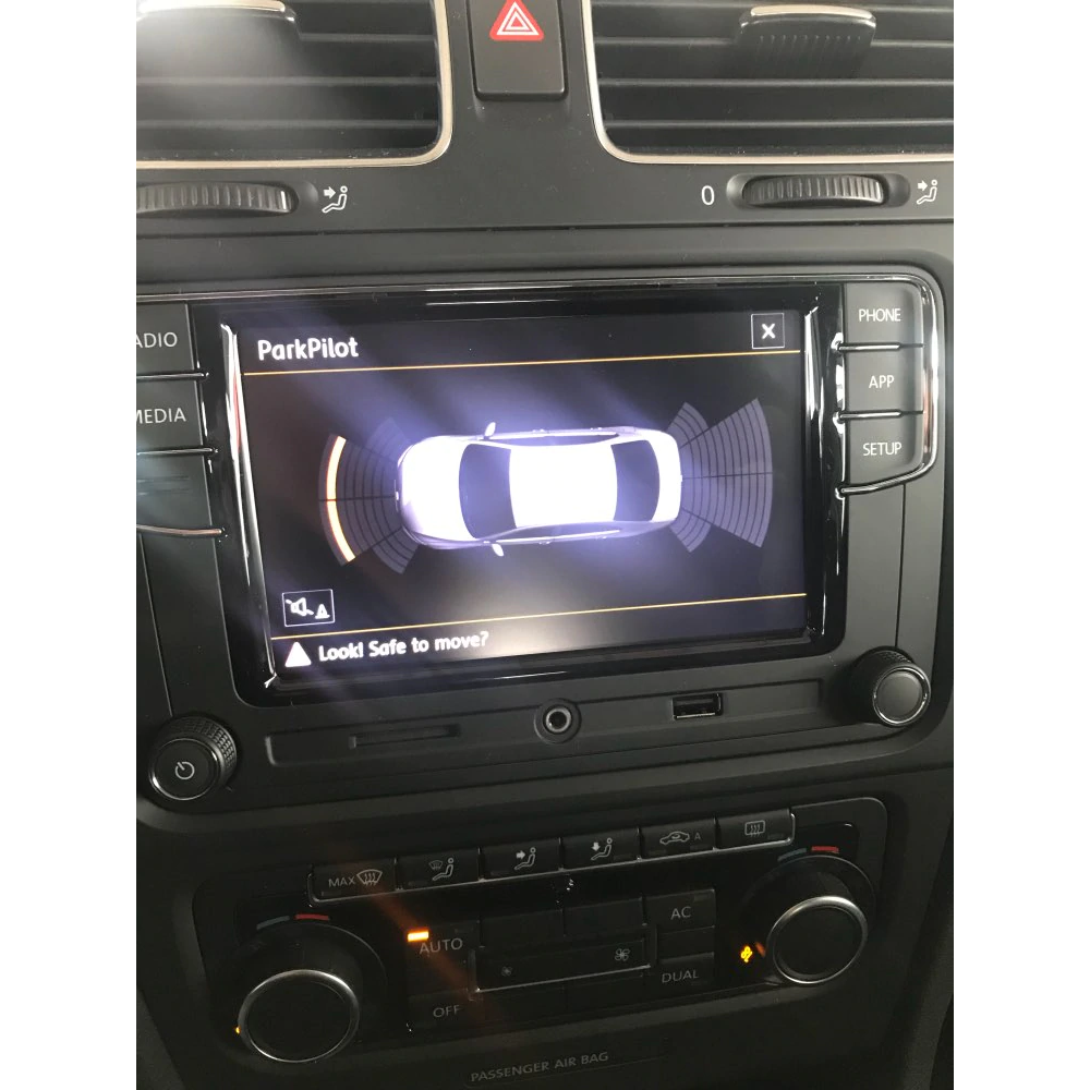 Volkswagen MIB station with Apple Carplay