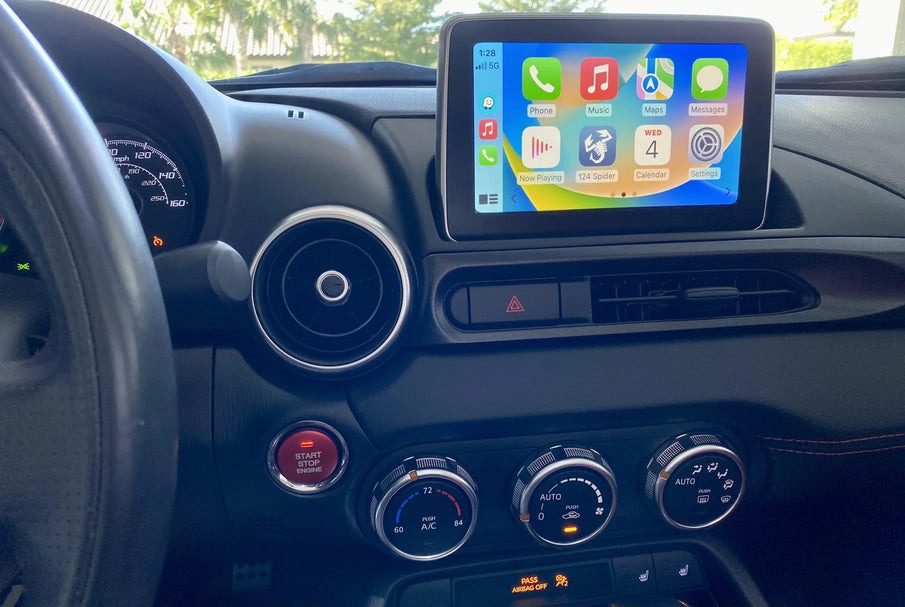 Apple CarPlay in a Fiat 124 Spider