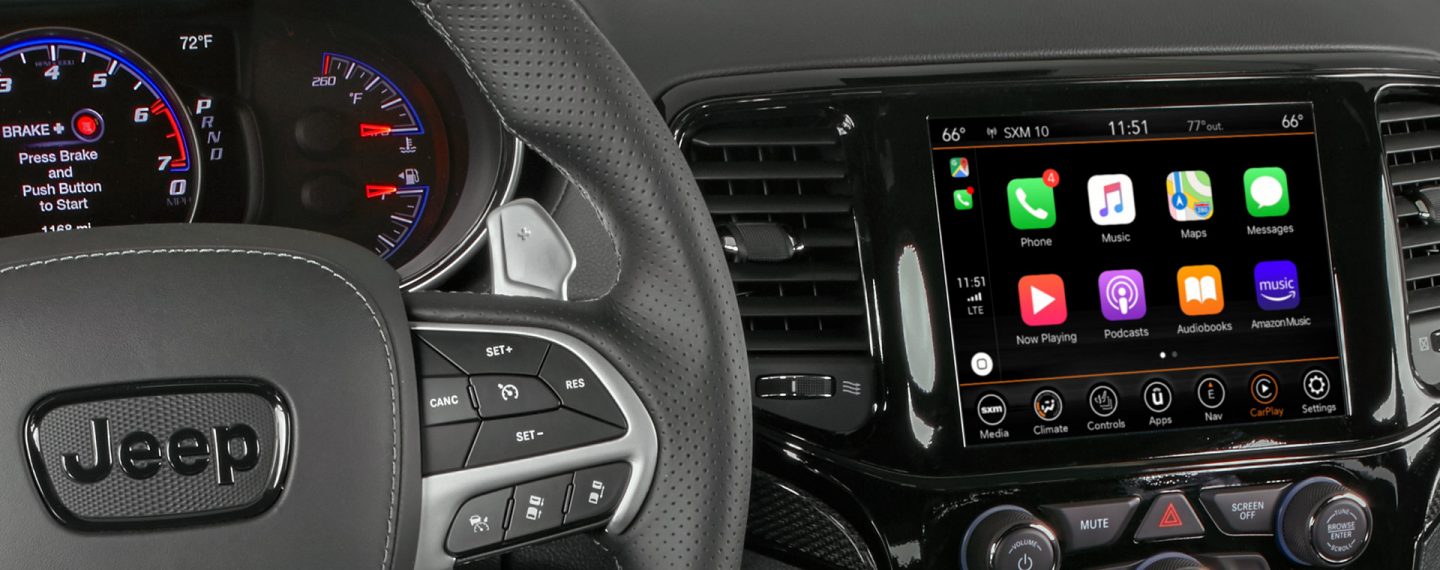 Carplay vs Uconnect