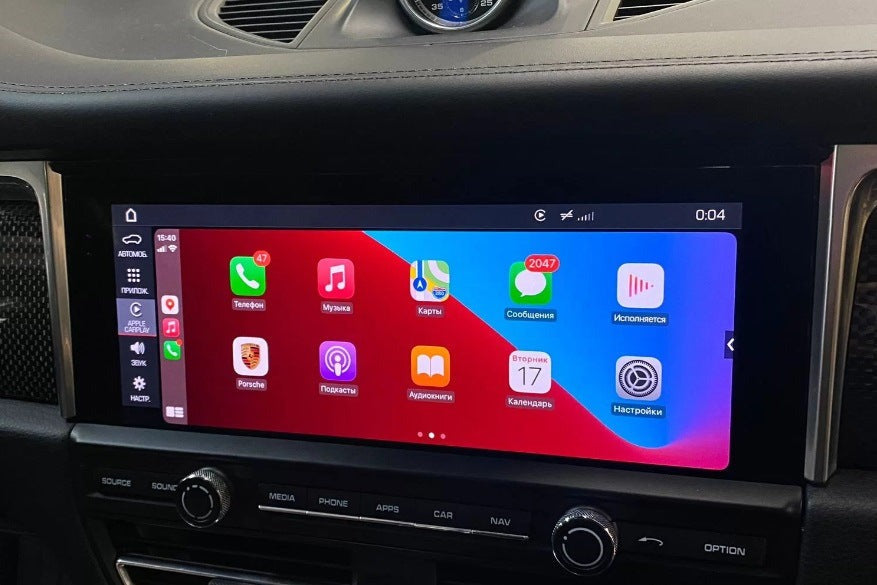How do I activate full-screen Carplay in my Porsche?